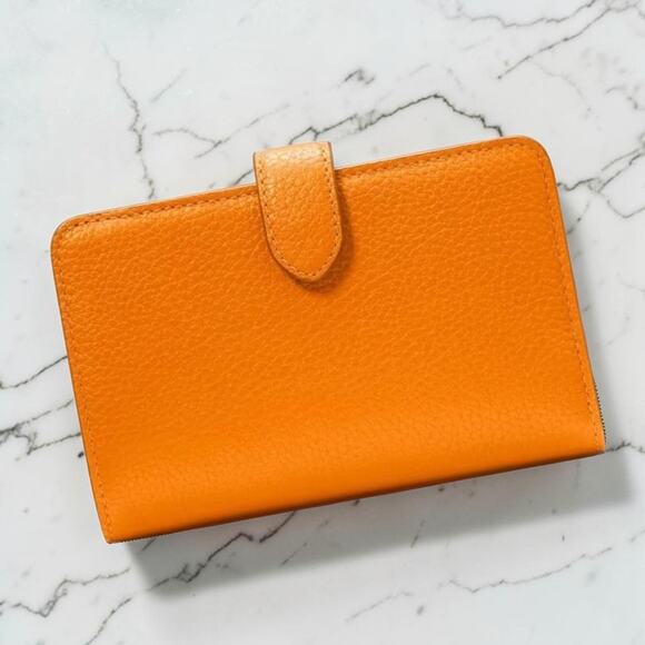 新品　kate spade 財布　オレンジジ　ニア レナ ぺブルド オレンジ色のZinniaの革KH787のケイト・スペードのレナの中型のBifold